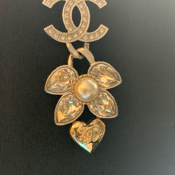 Authentic, limited editionChanel Silver and Gold Flower Earrings, sold out - Picture 5 of 17